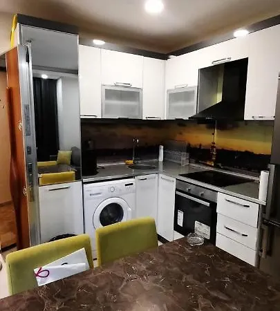 Apartment Site Icerisinde, Ulasima Yakin Daire. Istanbul
